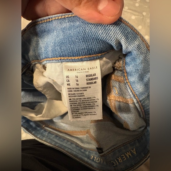 American Eagle Distressed Mom Jeans - Picture 4 of 6